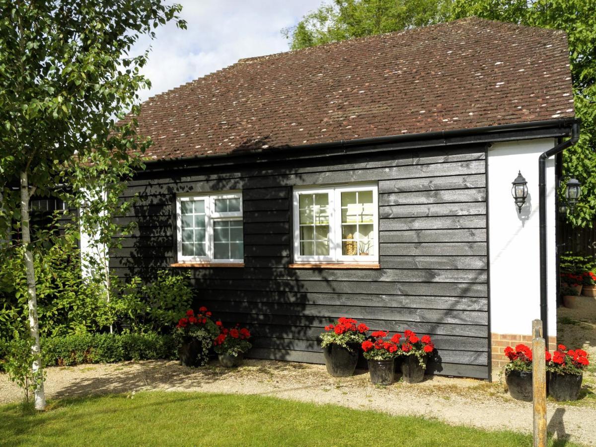 The Walnut, Meopham - A Private Retreat Rural Location Villa Buitenkant foto
